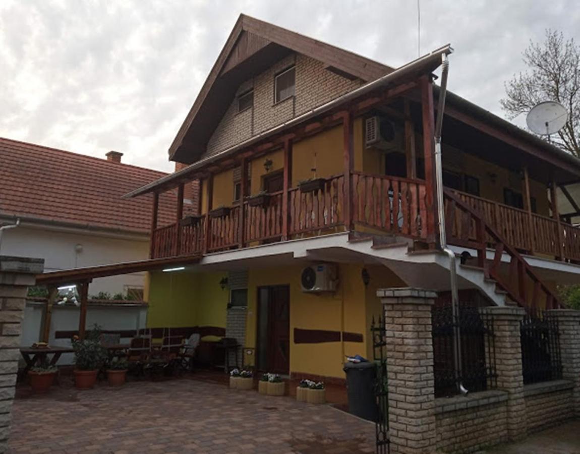 Bazsi Apartman Hajdúszoboszló 外观 照片