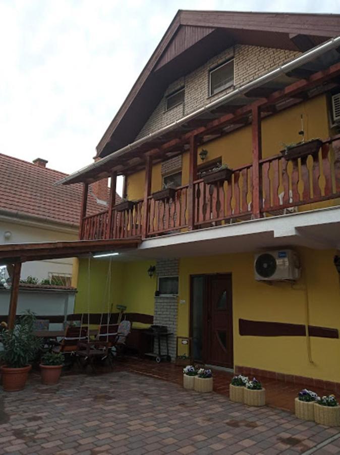 Bazsi Apartman Hajdúszoboszló 外观 照片